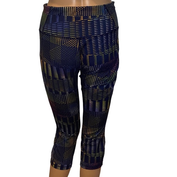 Patagonia Centered Yoga Capri Leggings Multi-Colored Graphic Size Medium VGC - Picture 5 of 8